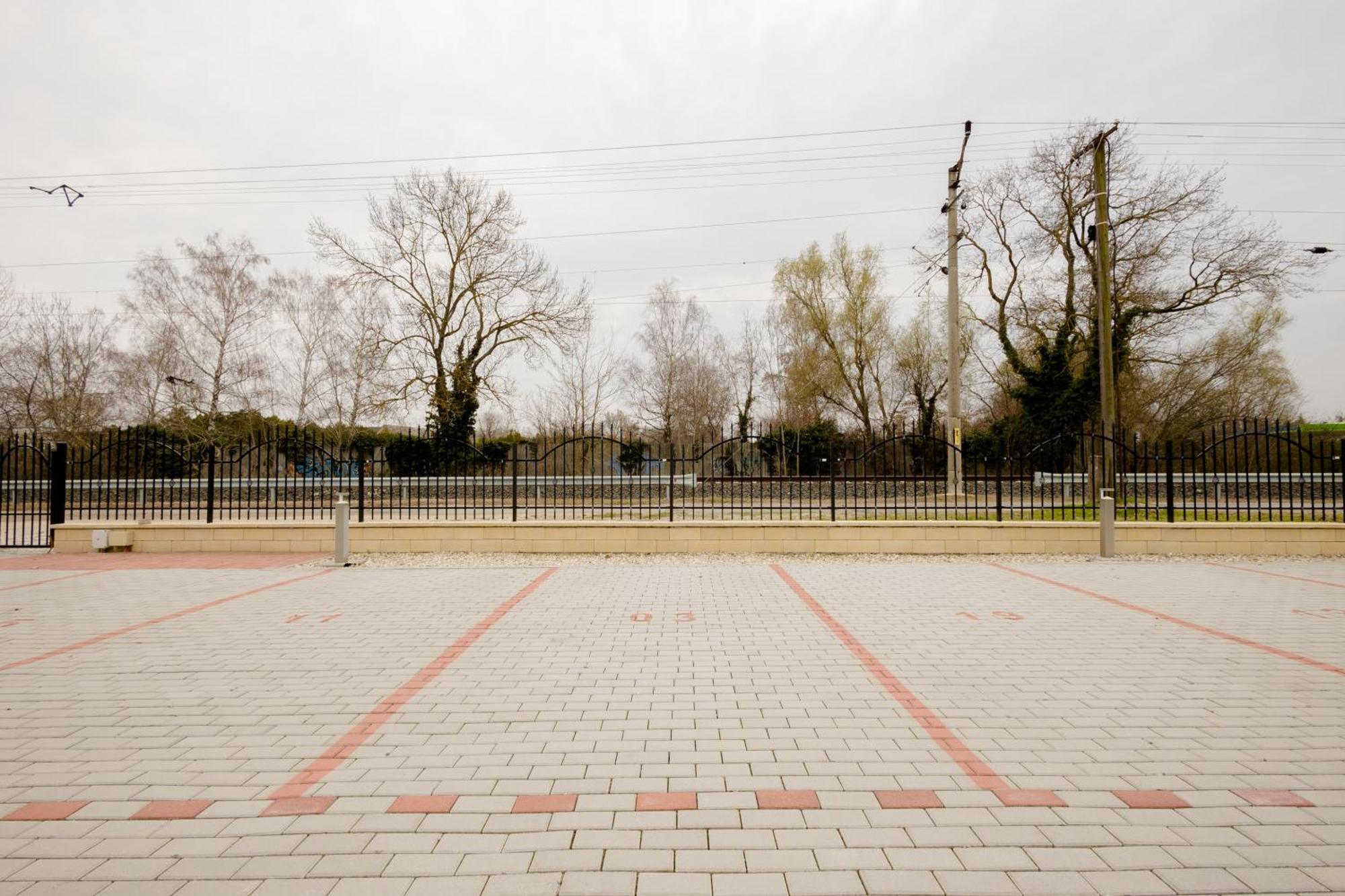 Honved77-79 Apartmanok By Bltn Balatonlelle Exterior photo