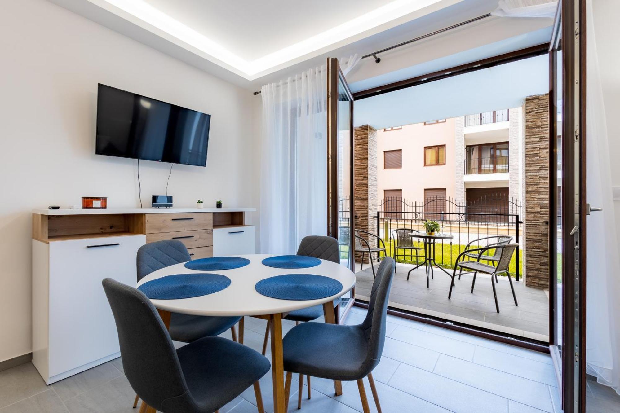 Honved77-79 Apartmanok By Bltn Balatonlelle Exterior photo