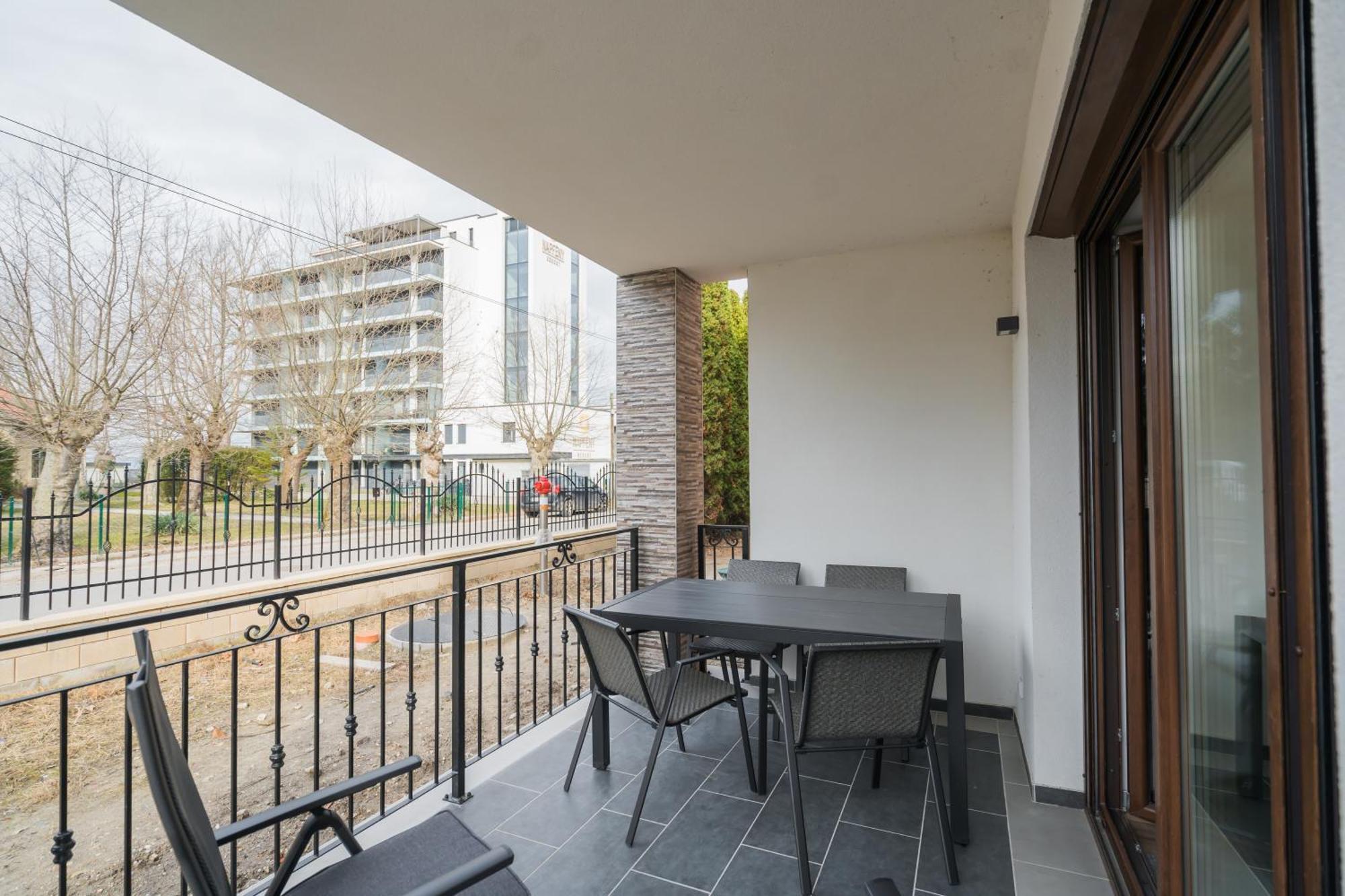 Honved77-79 Apartmanok By Bltn Balatonlelle Exterior photo