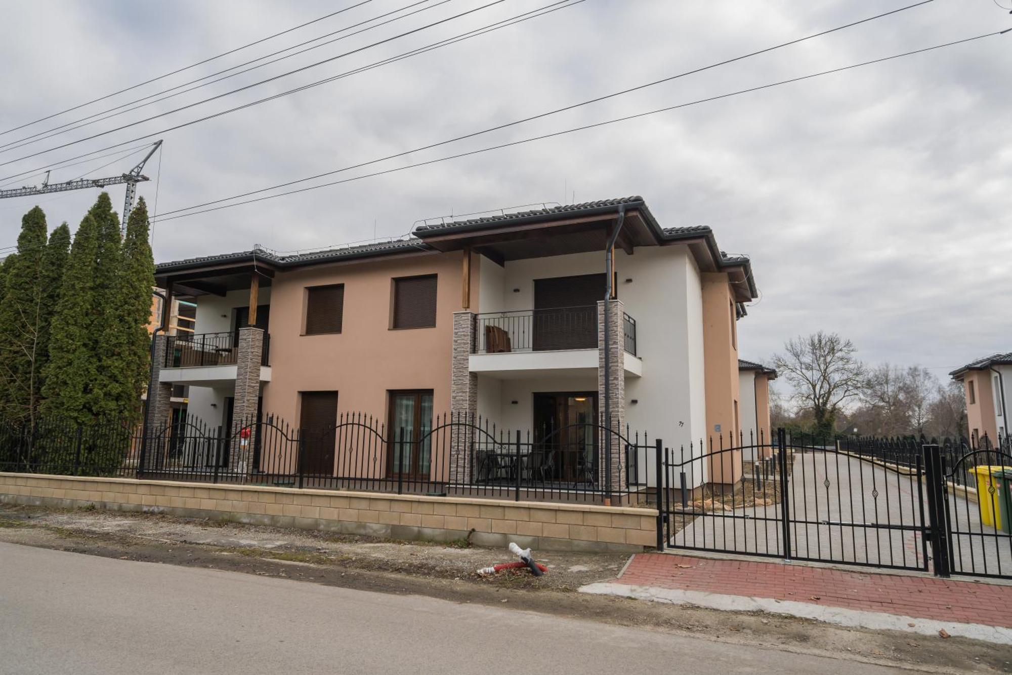Honved77-79 Apartmanok By Bltn Balatonlelle Exterior photo